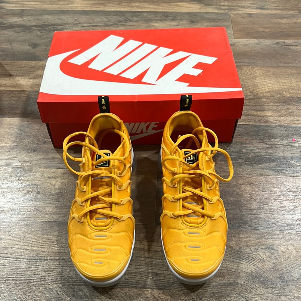 Women’s Nike running shoes 7.5
